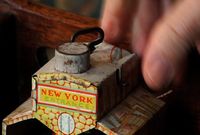 New York wind-up toy